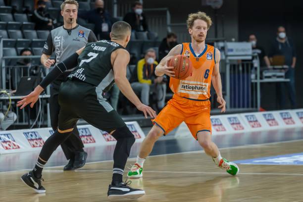 次比赛中发 次比赛中发