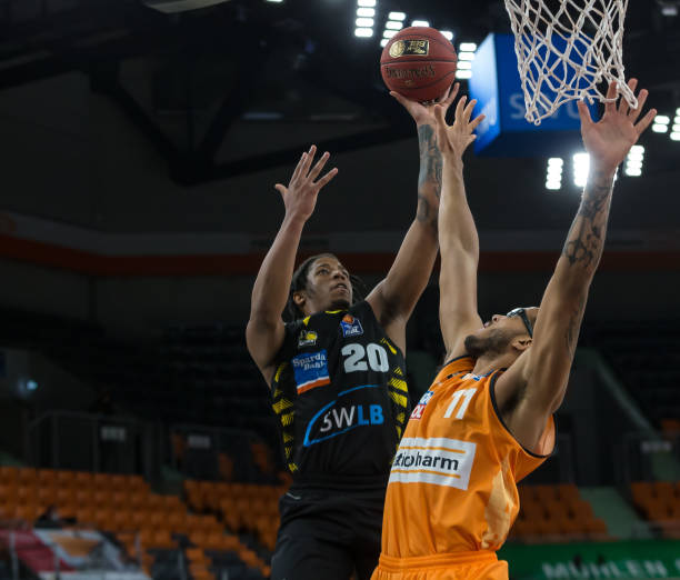 会担任中锋 会担任中锋